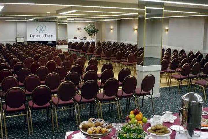 Hotel Doubletree By Hilton Toronto Airport