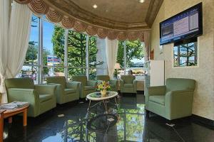 Best Western Plus Uptown Hotel