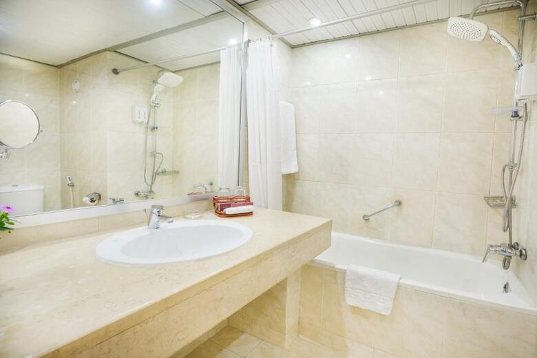 Hotel Pyramisa Isis Luxor Resort