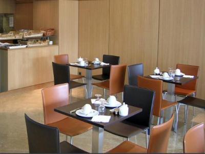 Hotel Residhome Paris Massy