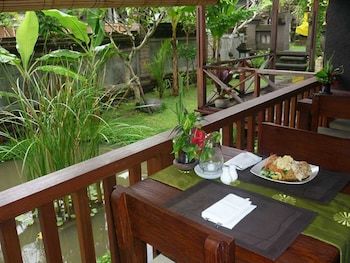 Hotel Ananda Cottages