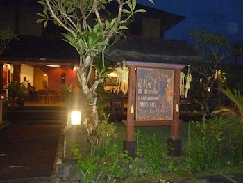 Hotel Ananda Cottages