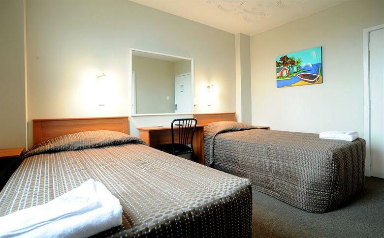 Hotel Kiwi International