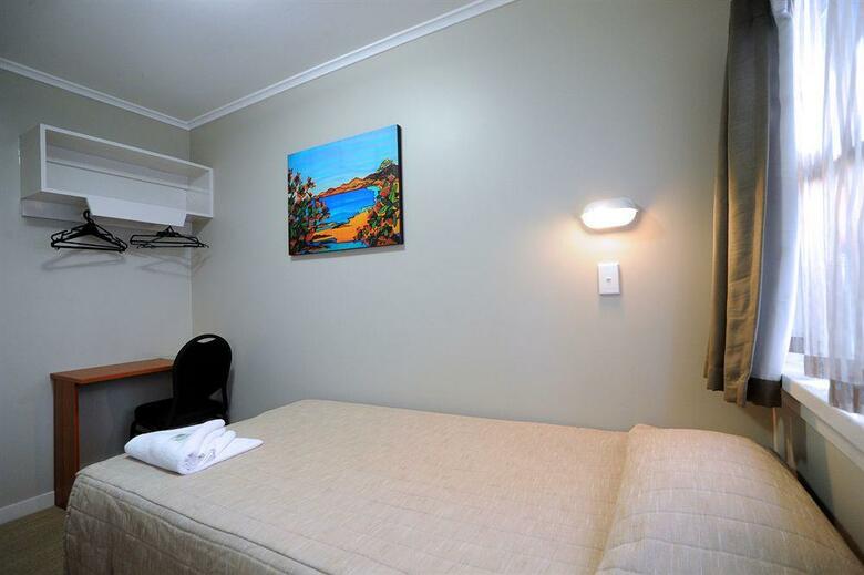 Hotel Kiwi International