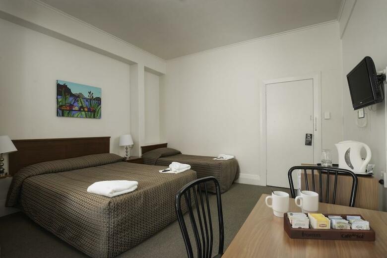 Hotel Kiwi International