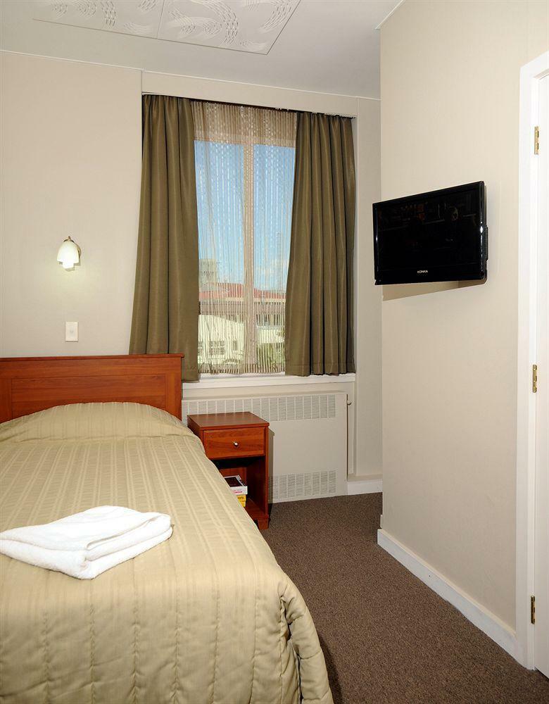 Hotel Kiwi International