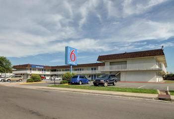 Hotel Motel 6 Denver Airport