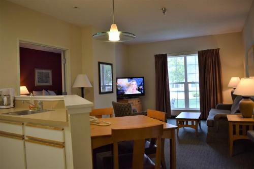 Hotel Cresthill Suites Wichita