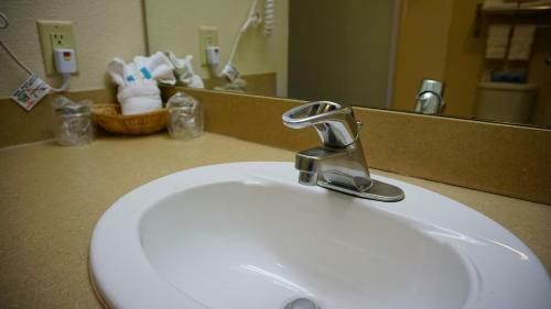 Hotel Cresthill Suites Wichita