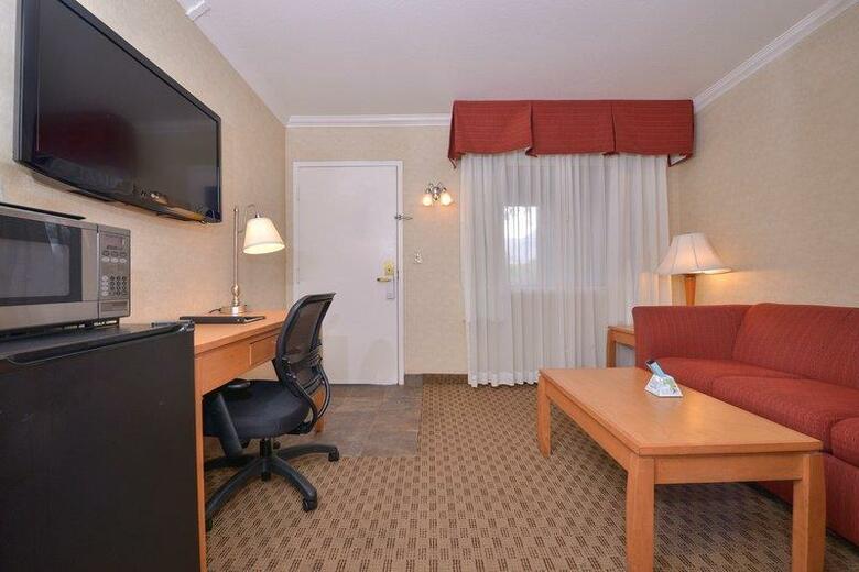 Best Western Inn Suites Hotel
