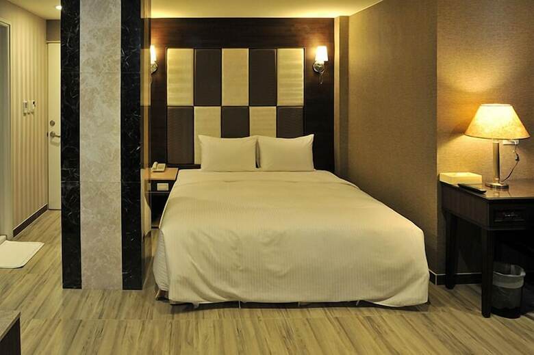 Maple Hotel