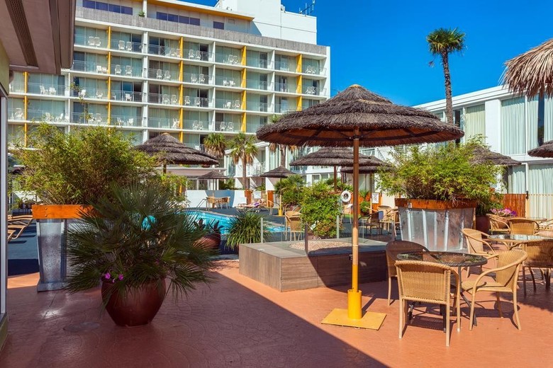 El Tropicano Riverwalk Hotel