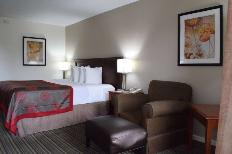 Hotel Ramada By Wyndham Savannah Gateway