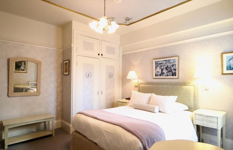 Cornell Hotel De France