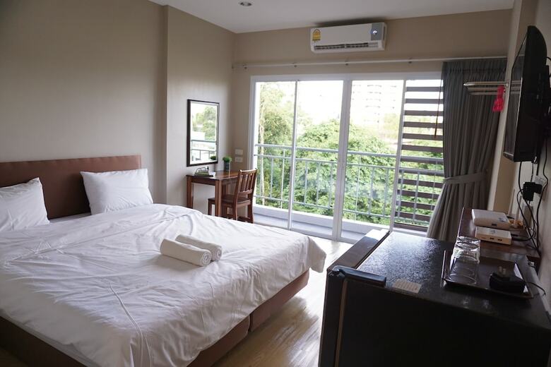 Chompu Nakarin Apartment