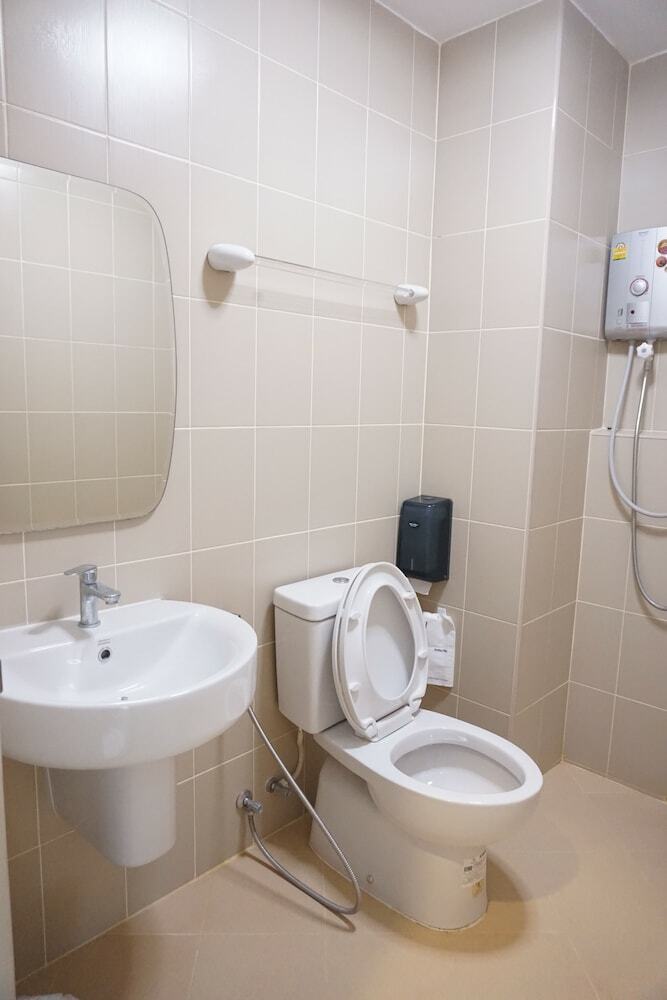 Chompu Nakarin Apartment