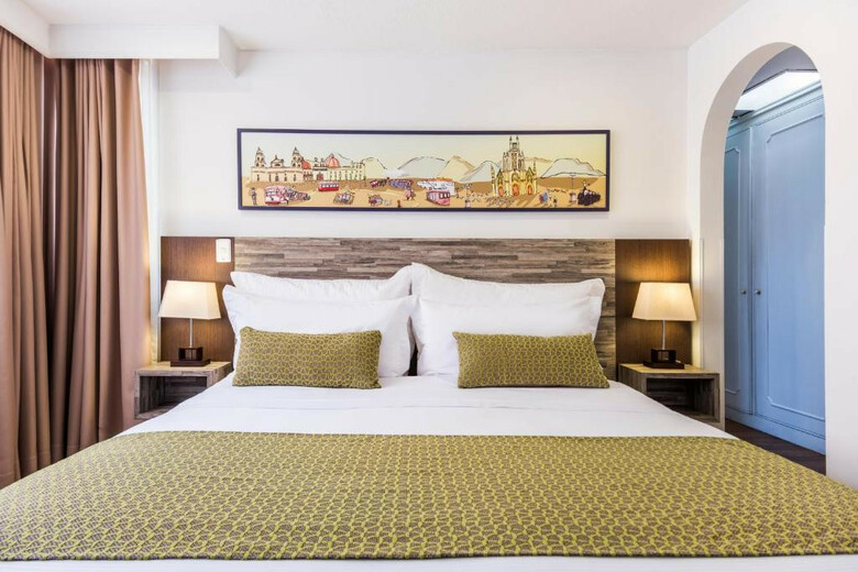 Hoteles America