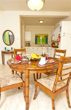 Hotel Grooms Beach Villa & Resort