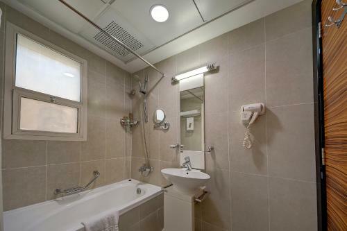 Rayan Hotel Corniche