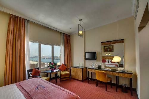 Rayan Hotel Corniche