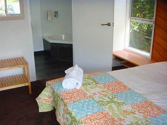 Colonial House Motel