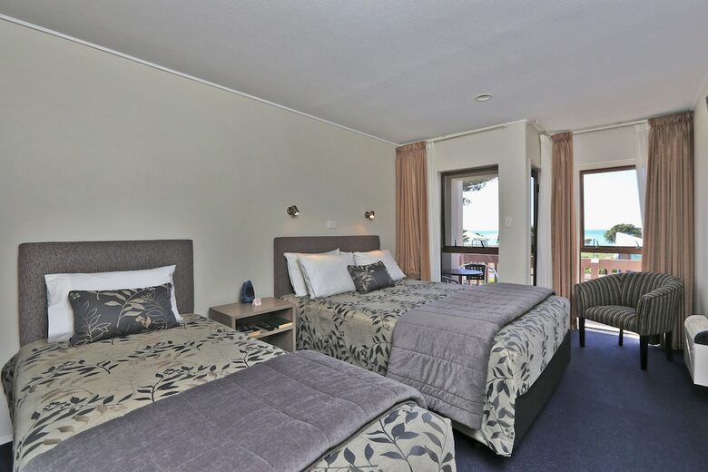 Edgewater Motor Lodge