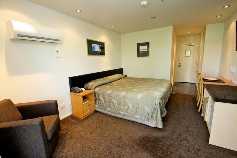 Trailways Hotel Nelson