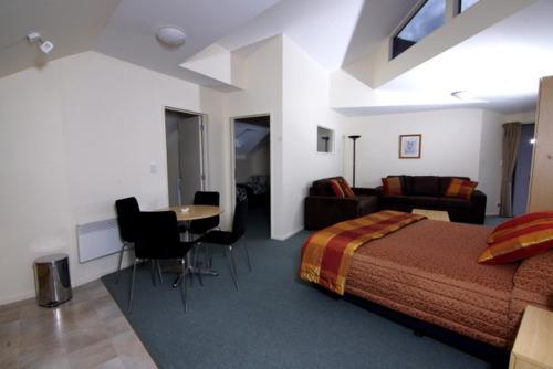 Bay Crest Motor Lodge