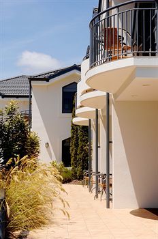 Delorenzo's Studio Apartments