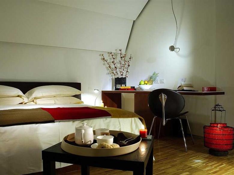Black Hotel