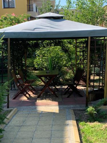 Hostal Lilia Guest House