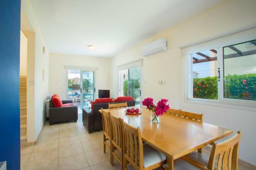 Villa Blue Palms