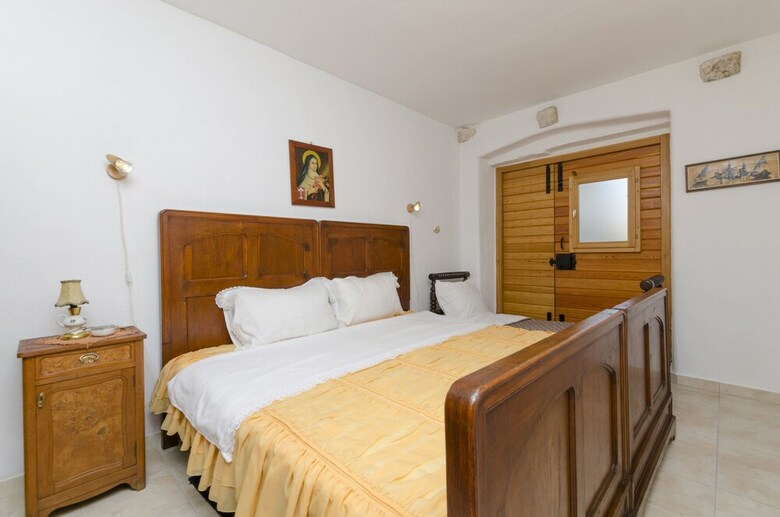 Apartments And Room Lucijo