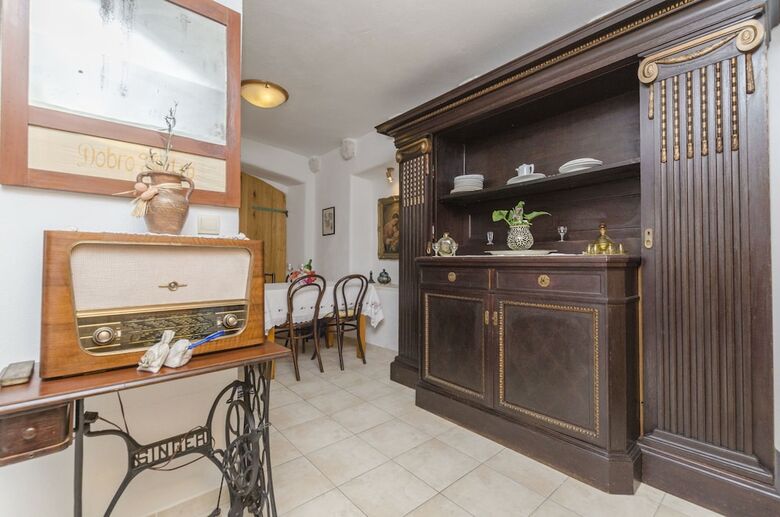 Apartments And Room Lucijo