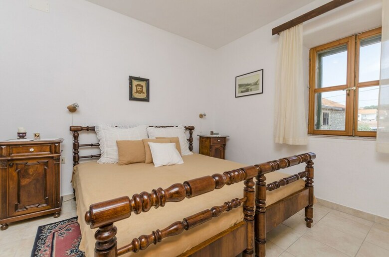 Apartments And Room Lucijo