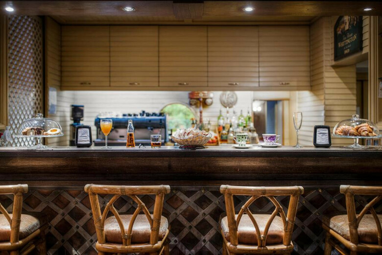Hotel Colony