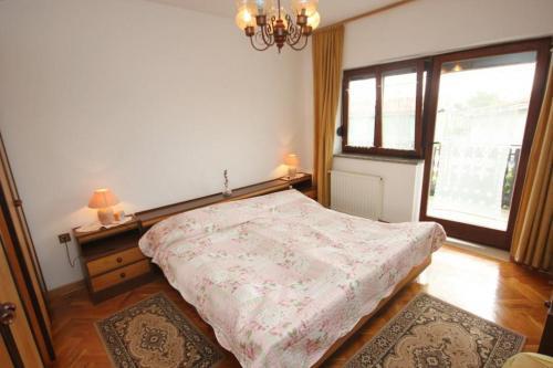 Apartment Basanija 7334a