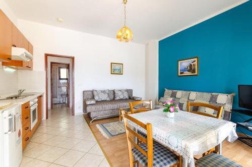 Apartment In Dramalj 14097
