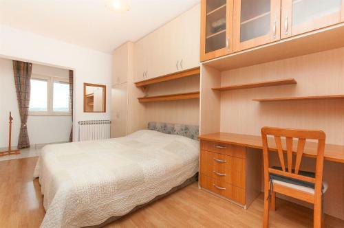 Apartments And Room Danijel