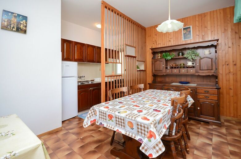 Apartments Mladen
