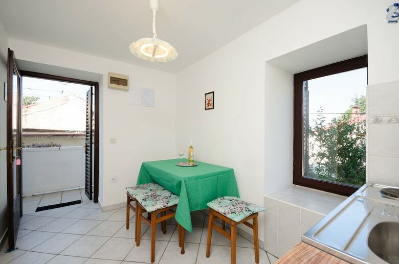 Apartments Mladen