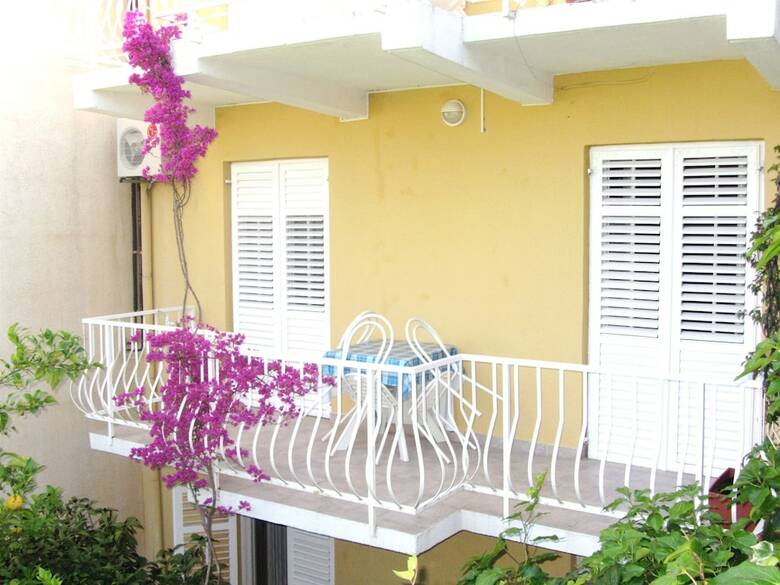 Apartments Jak�a