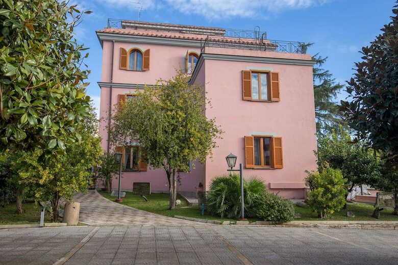 Hotel Arco Di Travertino