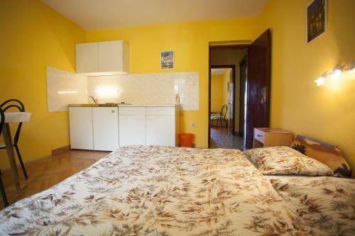 Apartments Kelava