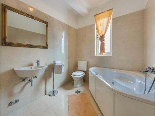 Three-bedroom Apartment With A Fireplace In Sisan
