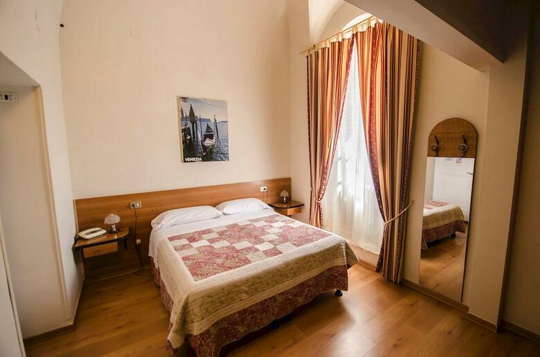 Hotel Iris