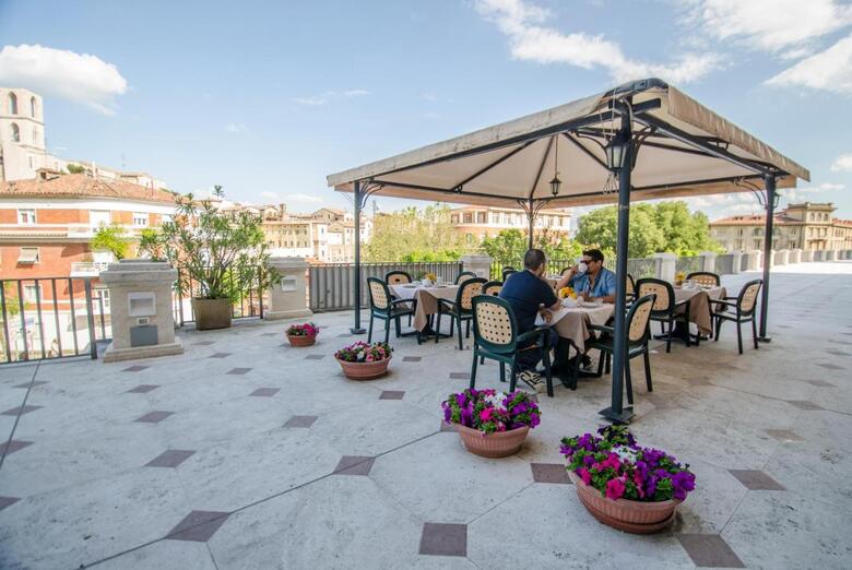 Hotel Iris