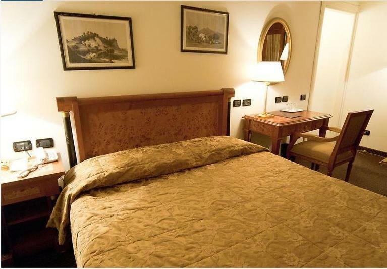 Hotel Athena