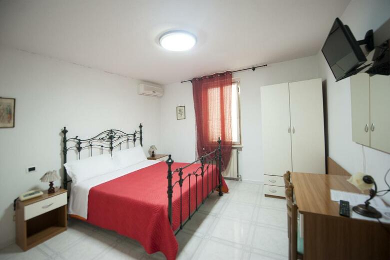 Hotel Athena