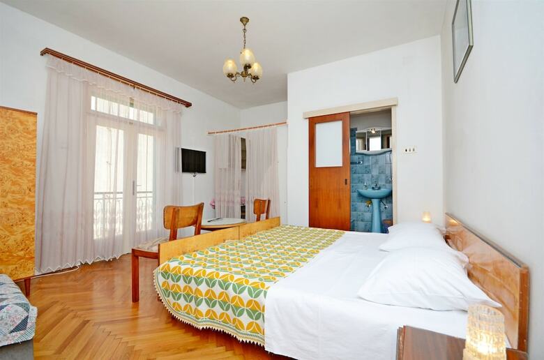 Apartment And Rooms Dragana